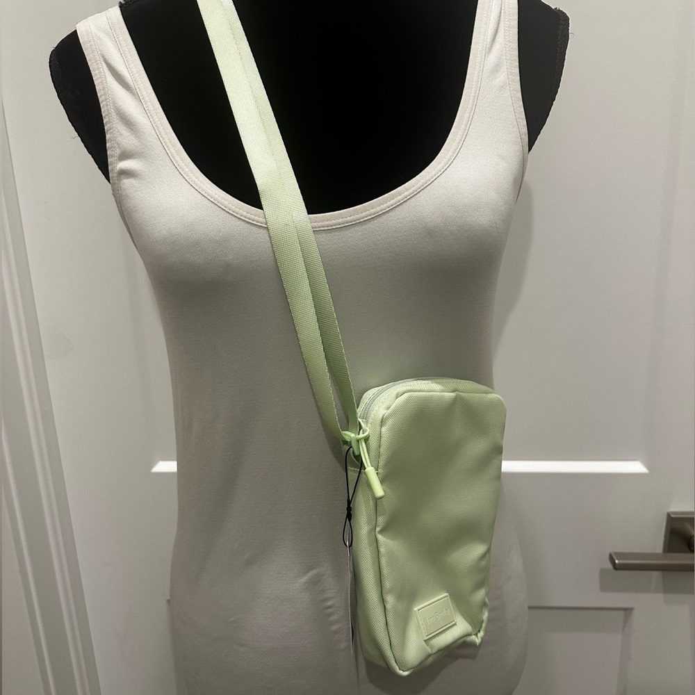Vera Bradley Easy RFID Crossbody Bag NWT ❤️‍🔥FIRM PRICE❤️‍🔥